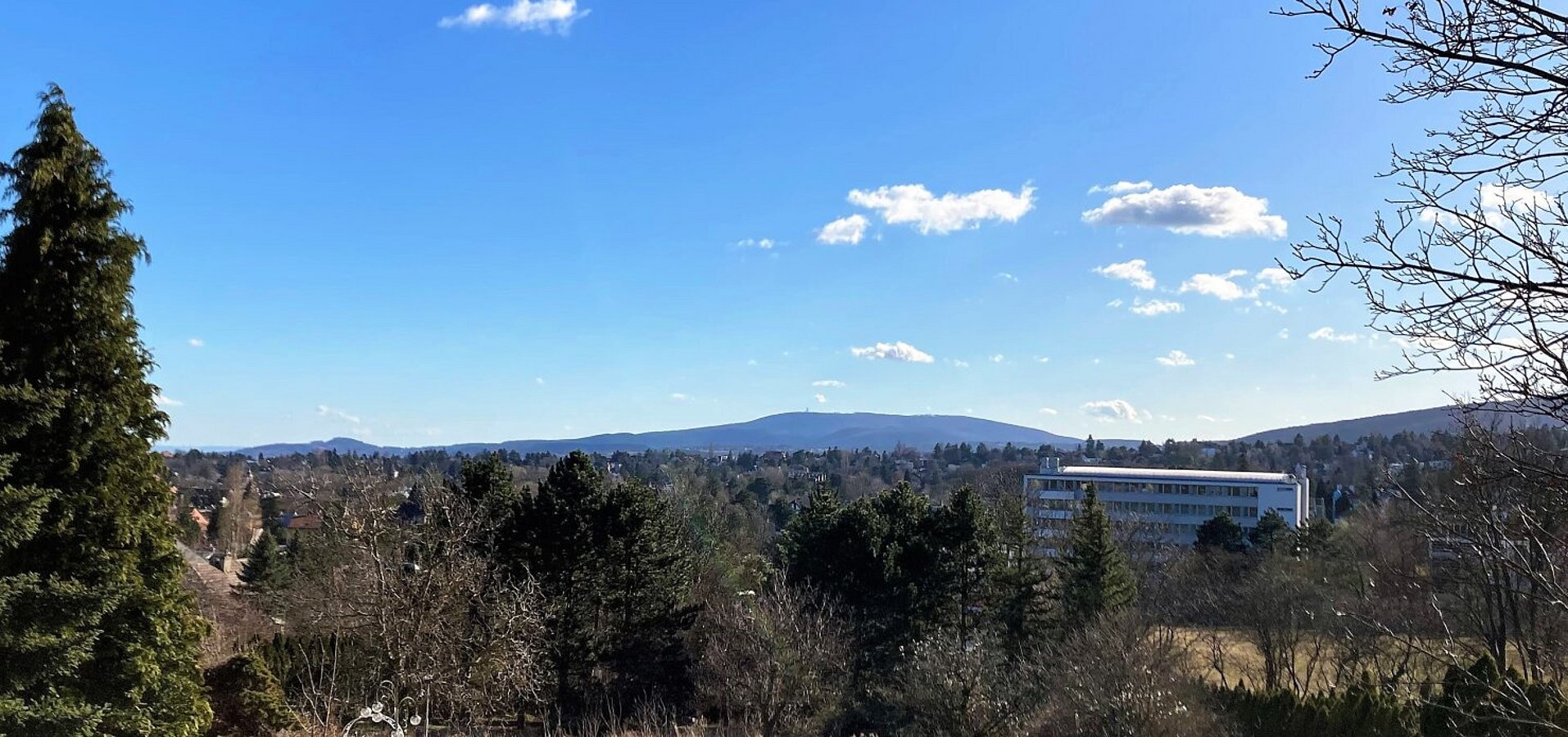 Ausblick vom Grundstück und den Wohnungen
