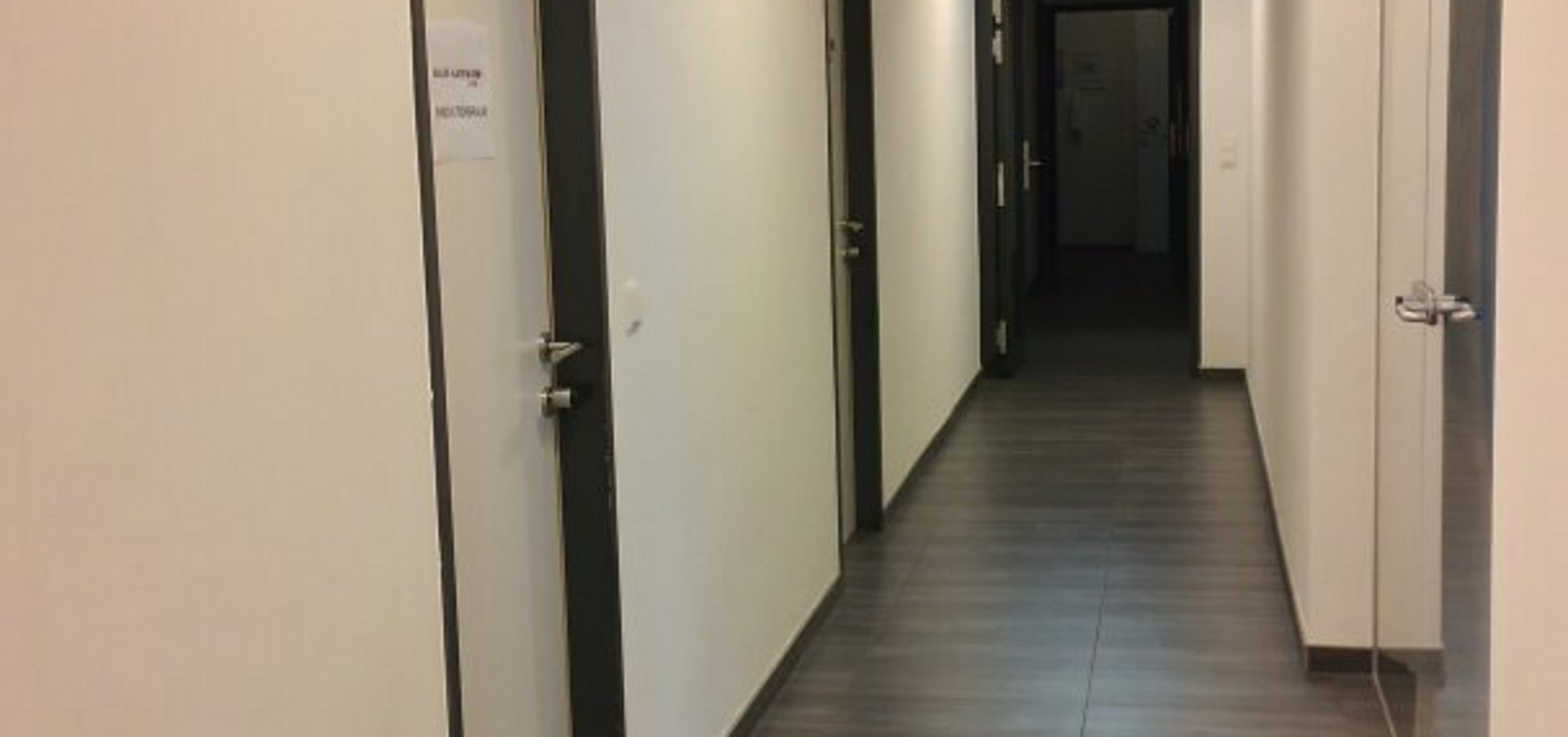 Gang zum Büro Top 19