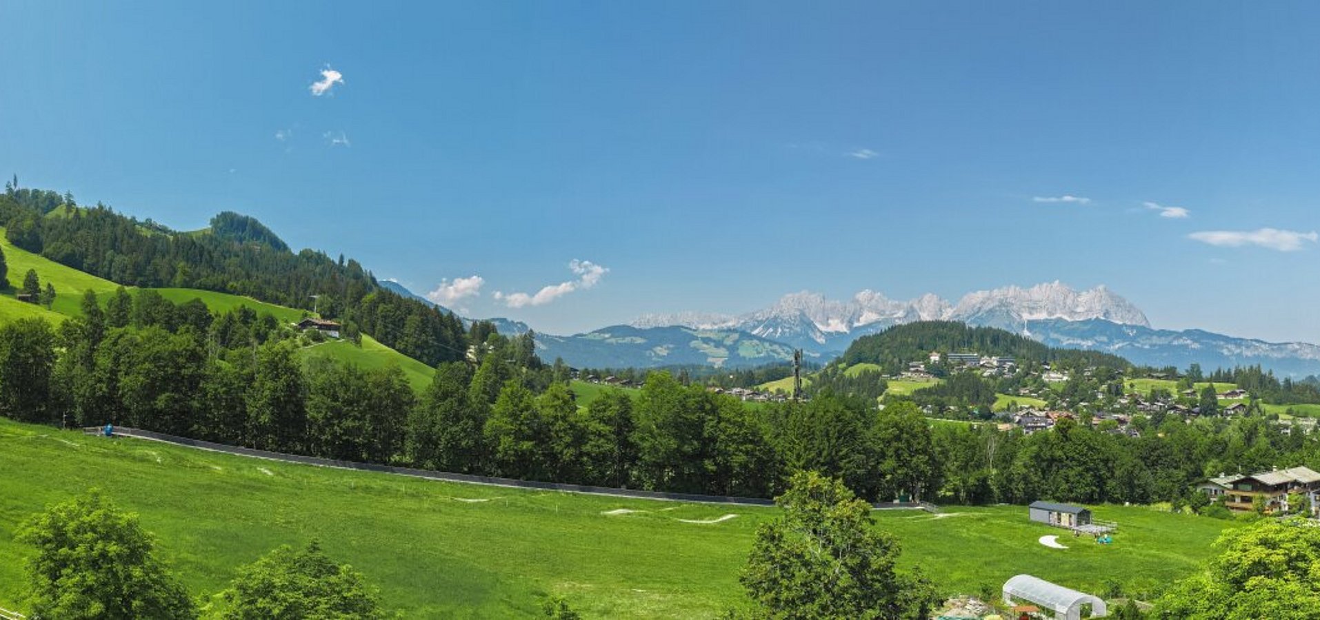 Aussicht vom Grundstück Richtung Hahnenkamm/Streif